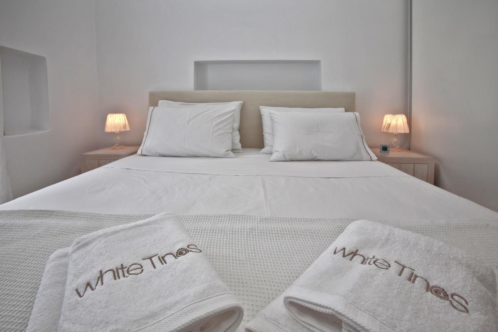 White Tinos Luxury Suites Steni Room photo